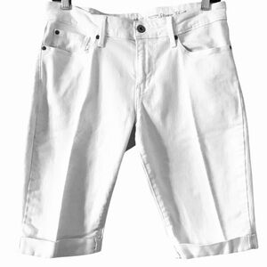 Levi’s White Denim Shorts/ Signature Modern Skinny Jean shorts.